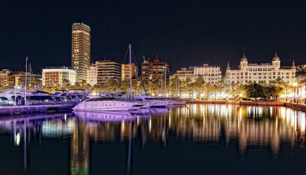 Apartamento Amplio, luminoso y céntrico. Decoración cuidada. Alicante Exterior foto